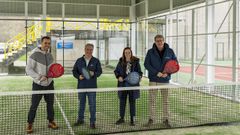 scar Cofn, Luis Menor, Sandra Quintas y Manuel Pardo, en la inauguracin de la cubierta de la pista de pdel de Bande.