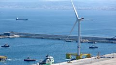 Varios remolcadores participaron en la operaci�n para el traslado de la estructura de e�lica marina