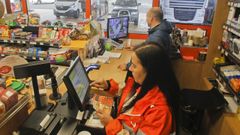 La gasolinera Galp de la carretera de Cedeira (en la imagen) ha sido una de las afectadas por la oleada de acciones delictivas de los �ltimos meses, a pesar de las medidas de seguridad.