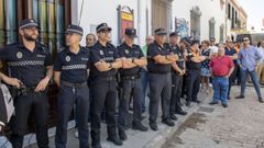 Minuto de silencio por el agente fallecido en su pueblo, Marmolejo (Ja�n)