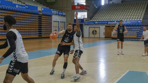 Primer entrenamiento del Breog�n 2026-2027 en el Pazo dos Deportes de Lugo