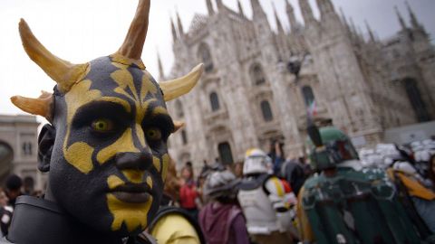 Darth Maul en la plaza de la Duomo de Miln.