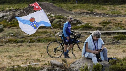 Pblico en la meta de La Vuelta de la Estacin de Montaa de Manzaneda.