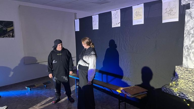 Un momento da representacin da obra Retrincos e cousas de Castelao pola compaa Teatreiras
