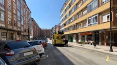 Cami�n de Bomberos en la calle Ramiro I, en Piedras Blancas, este jueves