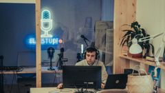 Javier Fern�ndez, en El Estudio, donde graba el podcast