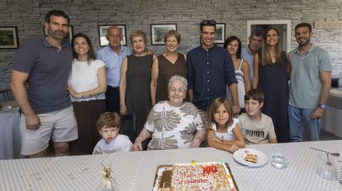 Carmen sopl� las velas de sus 100 a�os rodeada de familia 