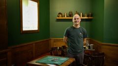 �lex Castro reabri� las puertas de la cervecer�a Milma�as, en A Ponte, para que sus clientes disfruten de los mejores tardeos