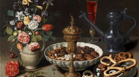 �Bodeg�n con flores, copa de plata dorada, frutos secos, dulces, panecillos, vino y jarra de peltre� (1611), de Clara Peeters (Museo del Prado)