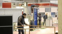 Los expositores ultimaban la puesta en escena de sus ofertas ayer en el pabell�n ferial. 