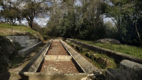 Paseo fluvial. De las 581 propuestas presentadas entre 2018 y 2020 que concurrieron en la Bienal de Arquitectura, se seleccionaron 70 finalistas, entre las que estaban la rehabilitacin del lavadero de Artes y el proyecto para mejorar la accesibilidad al mirador de Pedra da Ra, ambos realizados por el arquitecto Carlos Seoane. 