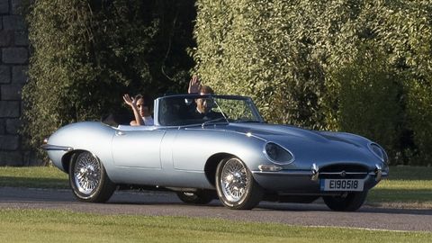 El Jaguar descapotable que condujo a Meghan y Harry a la cena de gala escond�a un detalle que no pas� desapercibido: en la matr�cula se pod�a leer �190518�, la fecha del enlace
