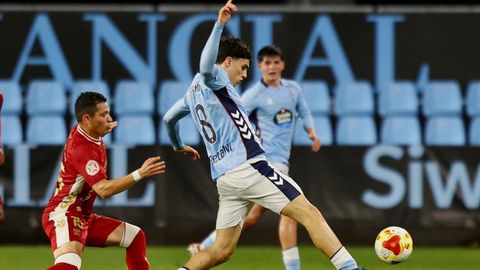 Andr�s Anta��n y Anxo Rodr�guez, durante el Celta Fortuna-Tenerife de este viernes.