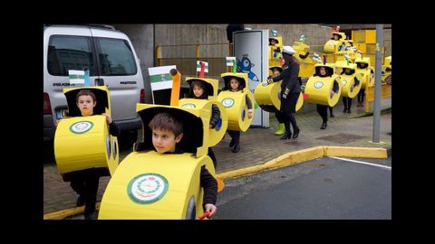 Desfile del CEIP Mar de F�ra (Fisterra)