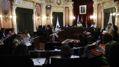 Las nuevas l�neas del bus urbano acapararon el protagonismo en el pleno municipal de este viernes.