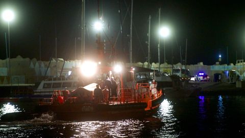 Inmigrantes que llegaron el lunes por la noche por sus propios medios a Fuerteventura