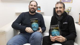 El autor de la obra y Rober Cagiao
