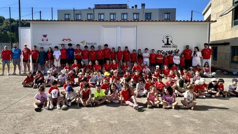 Foto de familia del club Atletismo Deza.