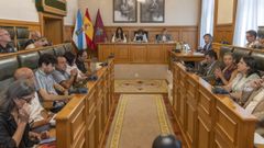 La corporaci�n�despidi� ayer el curso pol�tico con un pleno extraordinario con solo dos puntos de car�cter economico.