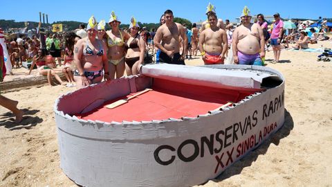 Festa da Dorna: Rejata de Embarcasi�ns feitas a machada e pan de millo na playa de Coroso