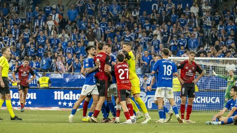 Momento de la tangana en el partido del play off de ascenso entre el Real Oviedo y el Mirandés