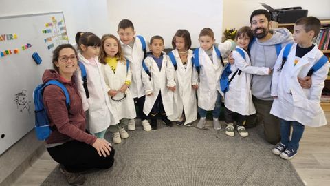 Los alumnos del CRA de Caldas participan desde el lunes en las actividades de Pequeciencia, dentro de la Semana da Cultura Cientfica Sabio Caldas