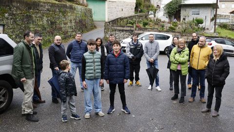 Afectados de Barcia de Mera protestan por la mala cobertura que tienen en la zona.