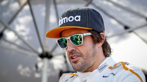  El piloto espa�ol Fernando Alonso del equipo McLaren posa antes del Gran Premio de Australia de la F�rmula Uno 2018, en el Albert Park Circuit en Melbourne, (Australia)