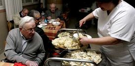 El tradicional bacalao con coliflor es muy saludable, pero el problema viene con comer de m�s.