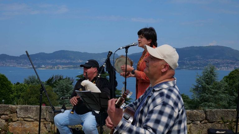 Grupo Conexi�n folk de Mayeusis