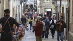 Detalle del ambiente en Santiago, este s�bado, en los locales de hosteler�a de la r�a da Ra��a.