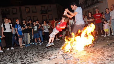 Cacharelas de San Juan en la r�a de San Pedro, en Santiago.