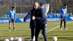 El�as Mart�, segundo entrenador del Racing, en su etapa como asistente en el D�por.