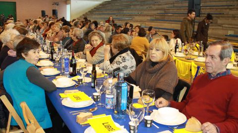 Codillo.M�s de 1.050 comensales se citaron en la Festa do Codillo