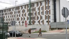 Obras del hospital Arquitecto Marcide, en foto de archivo, que afectan al aparcamiento en la zona.