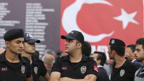 Ceremonia en Estambul en recuerdo a los fallecidos durante el intento de golpe de Estado