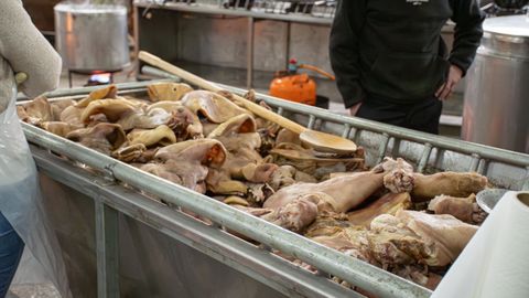 Las cocinas de la Festa do cocido de porco celta de Sarria