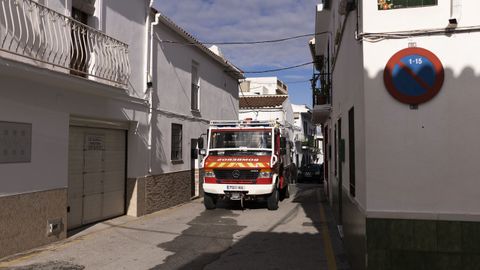  El Ayuntamiento de la localidad malague�a de Alhaur�n el Grande ha decretado un d�a de luto oficial -este viernes 26 de diciembre- por el fallecimiento este jueves de dos menores de 15 y 16 a�os en el incendio de una vivienda del municipio.