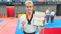 Lois Tom�s, con la medalla de oro conseguida en el nacional.