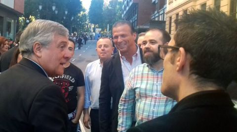 Tajani con los trabajadores de Tenneco
