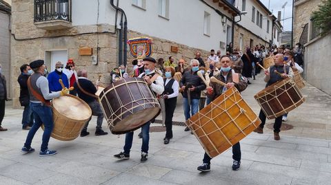 El folin de Chaguazoso en el desfile de Vilario de Conso