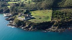 Castelo do Cardeal. Casi 600 metros cuadrados construidos, m�s de 360 �tiles, un jard�n de cerca de tres mil, excelentes vistas y mucha historia que contar desde que fue construido entre 1755 y 1757 en honor al infante hermano del rey Carlos III, planeado para proteger la r�a de Corcubi�n. j. g. vald�s