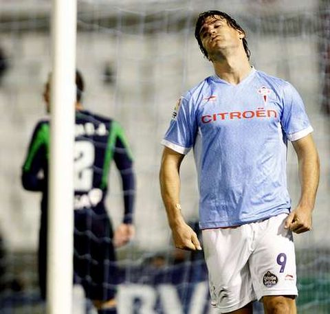 Mario Bermejo se lamenta de una ocasin errada en el partido ante el Betis.