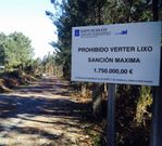 Un cartel junto a la AC-552 en la zona de O Carrizal. 