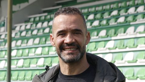 Juanfran Garc�a, en el estadio de Espi�edo