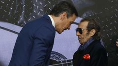 El presidente del Gobierno, Pedro S�nchez, ayer, en la entrega la Gran Cruz de la Orden Civil de Alfonso X el Sabio al guitarrista flamenco Pepe Habichuela.