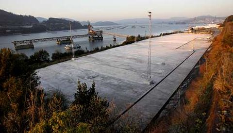 La explanada de Rande, situada a pie de ría junto al viejo muelle de mineral, tiene una superficie de 20.000 metros cuadrados.
