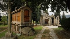 El furancho A Fidalga de S�samo (Culleredo) custiua restos de la antigua iglesia de los Jesuitas, de ACoru�a, como los arcos y las vidrieras.