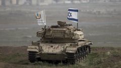 Regreso al pasado. Una bandera israel� ondeando ayer en un viejo tanque que particip� en la guerra con Siria en 1973