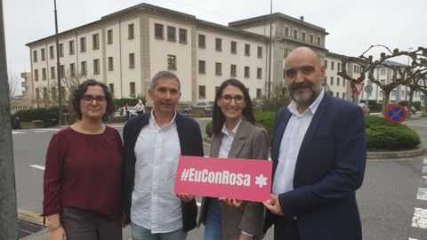 Rosa Crujeiras (segunda por la derecha), con los miembros de su candidatura que pertenecen al campus de Lugo (Ana Cabana, Marcelino Maneiro y Roberto Bande)